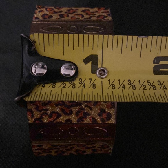 Vintage brass with leopard fabric cuff bracelet - Picture 9 of 9